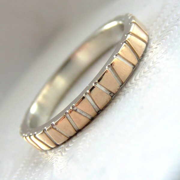 Lines in Gold – 3 mm Yellow Gold
