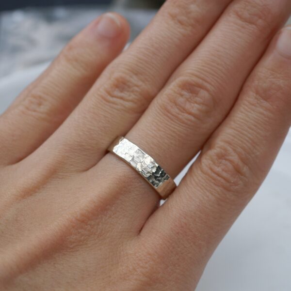 Rock Texture 9k White Gold Ring: Simple hammered wedding band made of 9k white gold.