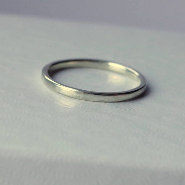 hin 9k White Gold Wedding Band - Simple dainty white gold wedding ring. Thin, lightweight and versatile, easy to combine with engagement ring.